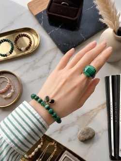 Hilary Joy Couture ニューヨーク発、世界を旅して出会った天然石が生み出す一点物のジュエリー。身に着けられるアート。