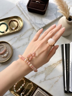 Hilary Joy Couture ニューヨーク発、世界を旅して出会った天然石が生み出す一点物のジュエリー。身に着けられるアート。